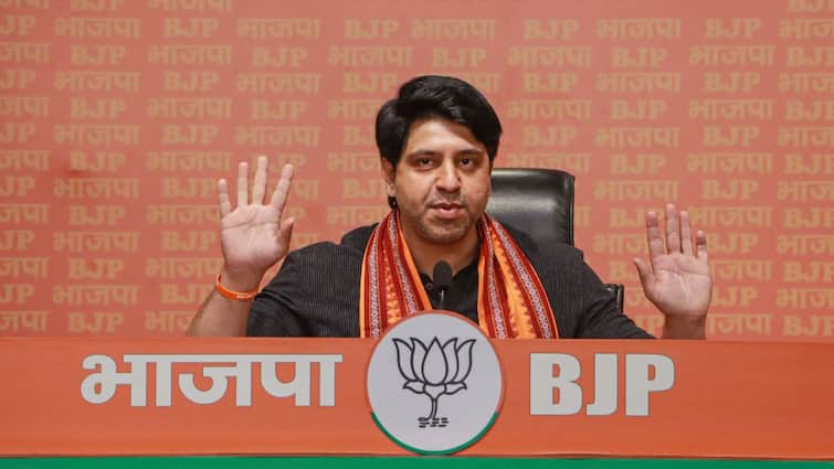 BJP leader Shehzad Poonawalla said that Congress and India Block are running a violent narrative to attack PM Modi BJP On Trump: 'ट्रंप की ही तरह पीएम मोदी पर हमले के लिए ये...', BJP का कांग्रेस और INDIA गठबंधन पर गंभीर आरोप