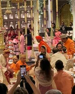 रणवीर को लगाया गले, तो कभी किम संग ली सेल्फी, अनंत-राधिका की शादी में इस 11 साल की बच्ची ने लूटी महफिल, पहचाना ?