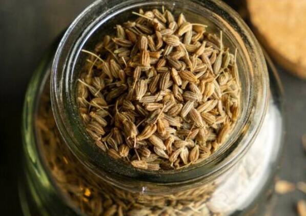 Boosts immunity: Cumin contains antioxidants that boost the body's immunity. It helps fight cold, cough and other diseases.