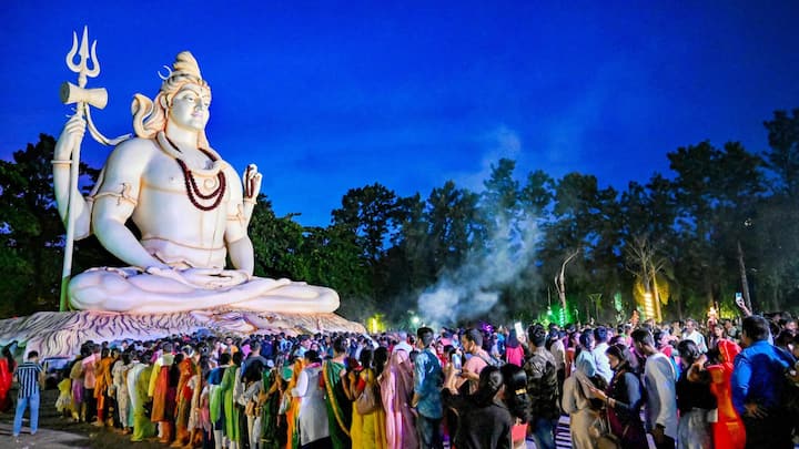 মেষ রাশি রাশির জাতকদের জন্য শ্রাবণ মাস খুব শুভ ফল প্রদান করবে। কাজের জায়গায় উন্নতি হবে। আর এই রাশির জাতকরা যে কাজ করবেন তা অত্যন্ত প্রশংসিত হবে। এই সময়ে আপনার ভালো কাজগুলোর প্রশংসা হবে এবং আপনার আর্থিক অবস্থা ভালো হবে। দাম্পত্য জীবনও খুব ভালো কাটবে।(ছবি সৌজন্য- পিটিআই)