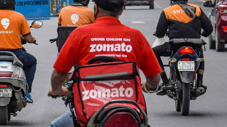 Zomato, Swiggy Raise Platform Fee By Rs 1 Per Order For Boost In Revenue Zomato, Swiggy Raise Platform Fee By Rs 1 Per Order For Boost In Revenue