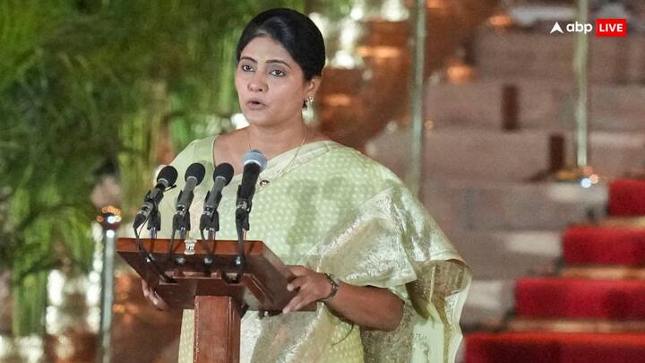 दरअसल, अनुप्रिया पटेल से सवाल किया गया कि पिछले 10 सालों में बीजेपी के पास प्रचंड बहुमत था और उसने सब कुछ पीछे छोड़ दिया. ऐसे में क्या आप बीजेपी के नजरिए में कोई बदलाव देखती हैं. इस पर अनुप्रिया पटेल ने कहा कि हम प्रधानमंत्री के बात करने के तरीके में बदलाव देख रहे हैं. वह बीजेपी के बारे में बात नहीं करते वह कहते हैं कि यह एनडीए है.