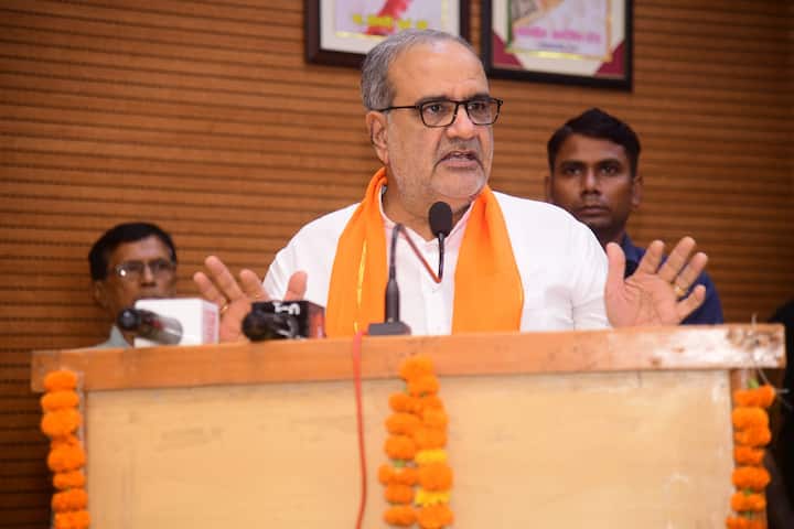 यूपी बीजेपी चीफ भूपेंद्र सिंह ने इस दौरान सपा अध्यक्ष अखिलेश यादव का नाम लेकर नसीहत दी.