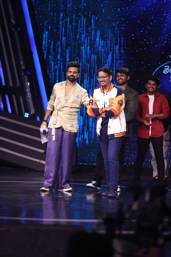 ఎలిమినేట్ కావడంతో స్టేజి మీద కుషల్ శర్మ ఎమోషనల్ అయ్యాడు. అతడికి మిగతా 11 మంది కంటెస్టెంట్లు వీడ్కోలు పలికారు. తనకు ఎంతో సపోర్ట్ చేసిన, ఇన్స్పైర్ చేసిన కార్తీక్, తమన్, గీతా మాధురిలకు కుషల్ శర్మ థాంక్స్ చెప్పాడు.