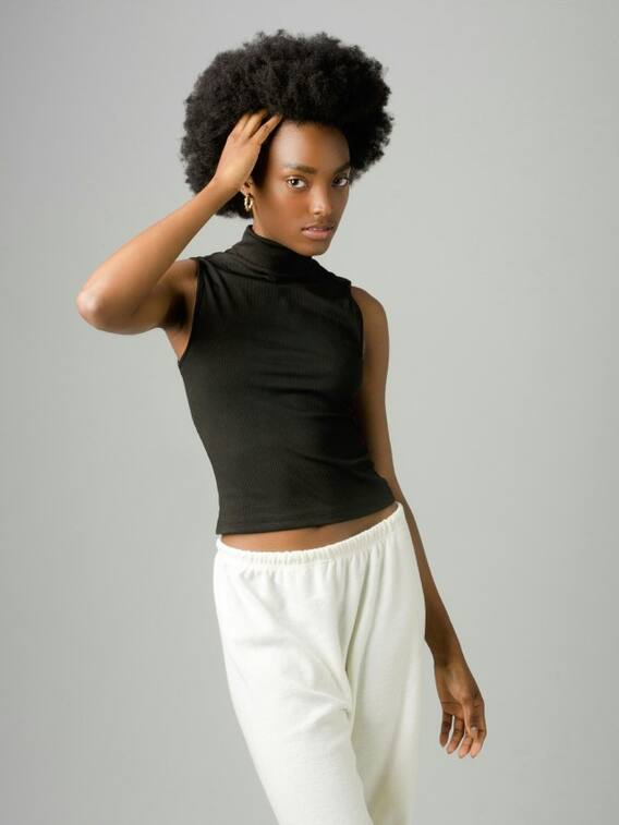 डार्क स्किन वाले लोगों को इस रंग के कपड़े पहनने चाहिए