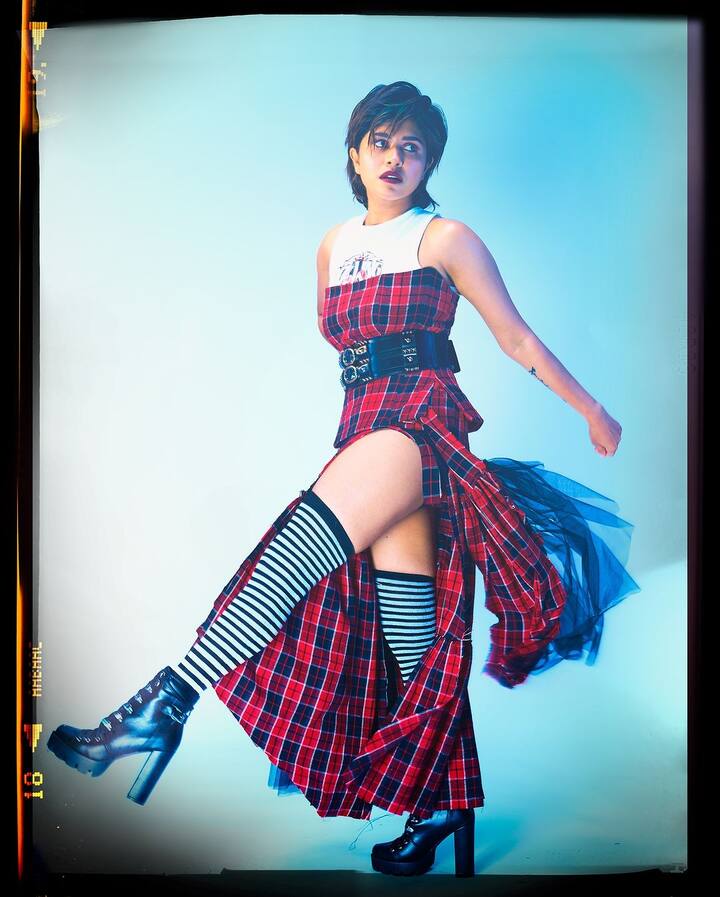 संस्कृतीने तिच्या सोशल मीडियावर हॉट फोटो शेअर केले आहेत.