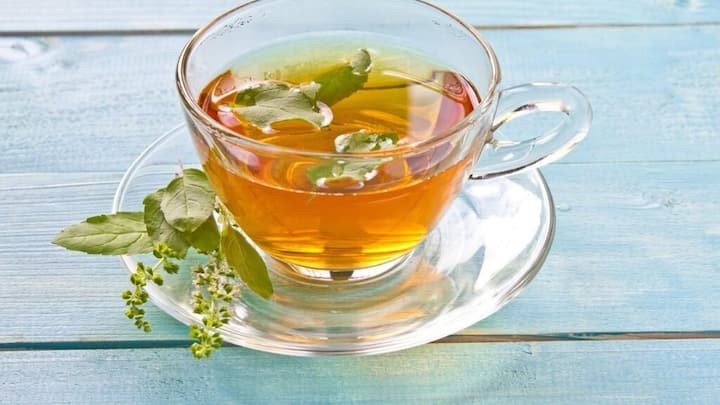 Good for digestion- Tulsi tea is also very good for digestion. Drinking it daily reduces problems like swelling, gas and indigestion. Not only this, drinking it keeps the pH level of the intestines balanced and also provides relief from constipation.