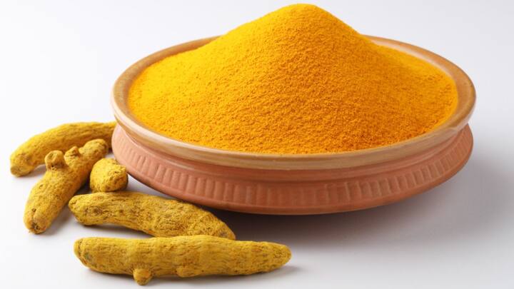 Reduces depression - Curcumin found in turmeric helps in reducing the symptoms of depression. Depression is a type of mental illness due to which a person's behavior and thinking changes. In such a situation, curcumin is useful in reducing the symptoms of depression