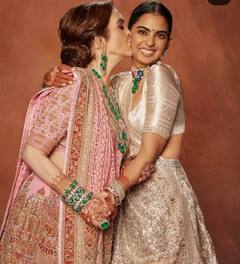 उफ्फ ये न्यू फैशन ट्रेंड! भाई अनंत की आशीर्वाद सेरेमनी में Isha Ambani ने पहने दो रंग के ईयररिंग, 3 साल में बना रत्नों से जड़ा नेकलेस