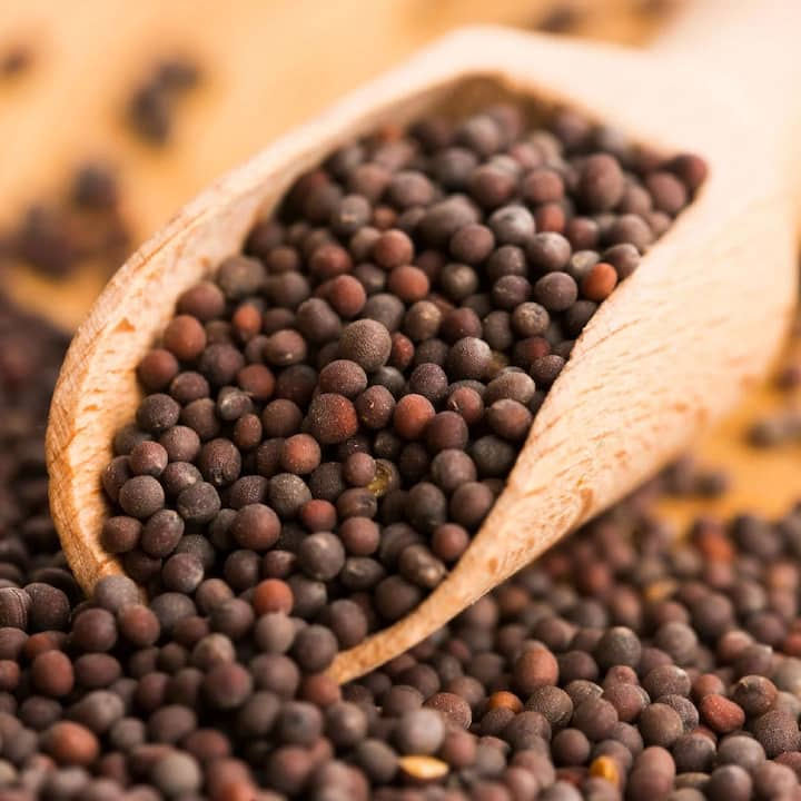 It also controls acne. The anti-inflammatory properties present in these seeds can reduce inflammation.