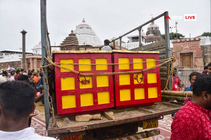 जगन्नाथ मंदिर के रत्न भंडार से मिले कीमती सामान को ले जाने के लिए छह बड़े-बड़े संदूक मंदिर में लाए गए हैं. ये बेहद मजबूत हैं.