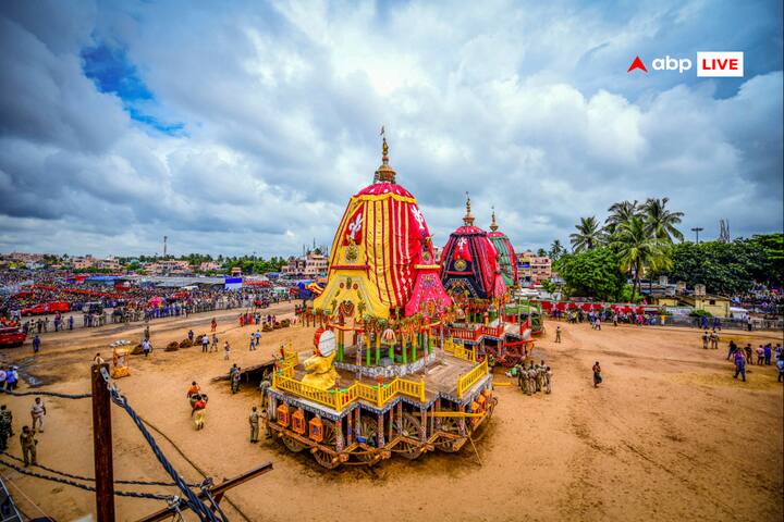 जगन्नाथ मंदिर के रत्न भंडार को इससे पहले 1978 में खोला गया था. भंडार को खोलने के लिए मंदिर समिति को ओर से एक समिति बनाई गई है, जिसकी देखरेख में खजाने को सूचीबद्ध किया जाएगा. बताया जा रहा है कि इस भंडार को शुभ मुहू्र्त में खोला गया.