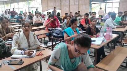 TNPSC Free Coaching for Group 1, 2, 4 Exam: How to Attend? TNPSC Free Coaching: டிஎன்பிஎஸ்சி  குரூப் 1, 2, 4 தேர்வுக்கு இலவசப் பயிற்சி: கலந்துகொள்வது எப்படி?