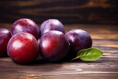 Monsoon Fruits: ચોમાસામાં આવતું આ ફળ રાસબેરી સ્વાસ્થ્ય માટે અમૃત, જાણા સેવનના ગજબ ફાયદા