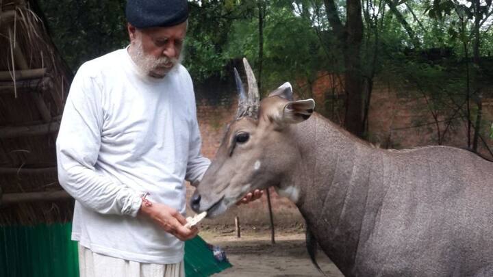 उत्तर प्रदेश के प्रतापगढ़ जिले की कुंडा सीट से बाहुबली विधायक राजा भैया के पिता उदय प्रताप सिंह को हाउस अरेस्ट कर दिया गया है. हर साल मोहर्रम के मौके पर राजा भैया के पिता के विरोध की वजह से उन्हें हाउस अरेस्ट किया जाता है. इस बार भी कुछ वैसा ही हुआ उन्हें नजरबंद कर दिया गया.