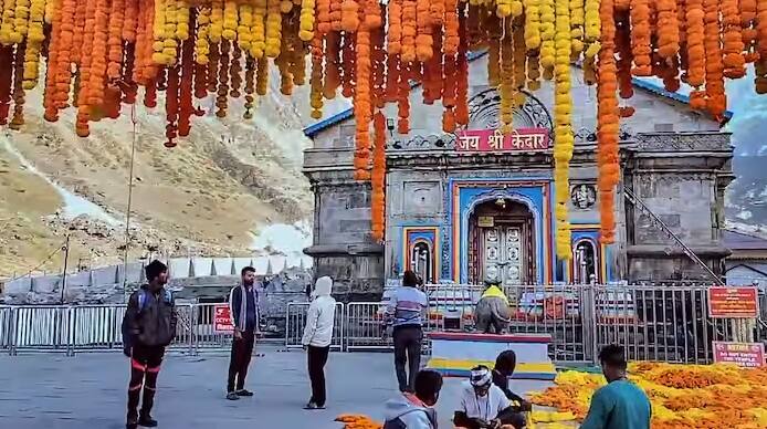 અવિમુક્તેશ્વરાનંદ સરસ્વતીએ કહ્યું કે ઉત્તરાખંડના કેદારનાથ મંદિરમાંથી 228 કિલો સોનું ગાયબ છે.