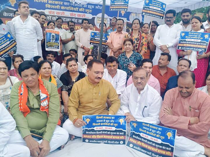 करोल बाग स्थिति 33 केवी सबस्टेशन बिल्डिंग के बाहर सांसद बांसुरी स्वराज, सफदरजंग एंक्लेव स्थित बीएसइएस राजधानी पावर लिमिटेड कार्यालय के बाहर पूर्व सांसद रमेश बिधूड़ी, बवाना स्थित बिजली विभाग के कार्यालय के बाहर विधायक विजेंद्र गुप्ता समेत भाजपा के अन्य नेताओं ने भी विभिन्न जिलों के बिजली कार्यालयों के बाहर पीपीसीए, पेंशन अधिभार समेत उपभोक्ता के बिजली बिलों पर लगाए गए अन्य अधिभारों के खिलाफ विरोध प्रदर्शन किया. दिल्ली बीजेपी इस मुद्दे को दिल्ली विधानसभा के मॉनसून सत्र में भी इस मुद्दे को उठा कर आप सरकार को घेरने की कोशिश करेगी.