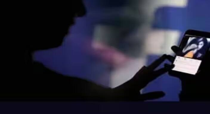 તો આ વધતી જતી ટેક્નોલોજીએ લોકો માટે ઘણી સમસ્યાઓ પણ ઉભી કરી છે. હવે ટેક્નોલોજીના ઉપયોગથી લોકોને છેતરવાનું સરળ બની ગયું છે.