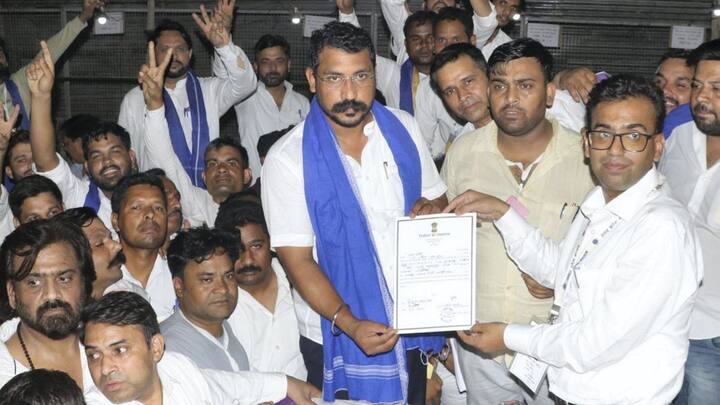 कुल मिलाकर चंद्रशेखर आजाद अब आजम खान की आवाज बन रहे हैं. क्या चंद्रशेखर का ऐसा करना अखिलेश यादव को हजम होगा? यह तो आने वाला वक्त ही बताएगा.