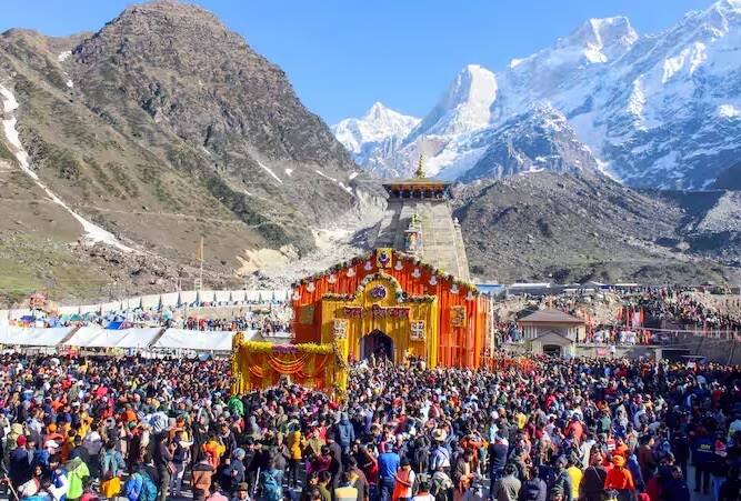 Kedarnath Temple Row: દિલ્હીમાં નવું કેદારનાથ મંદિર બનાવવાની ચર્ચા ચાલી રહી છે ત્યારે કેદારનાથ મંદિરને લઈને સ્વામી અવિમુક્તેશ્વરાનંદ સરસ્વતી દ્વારા તાજેતરમાં ચોંકાવનારો દાવો કરવામાં આવ્યો છે.
