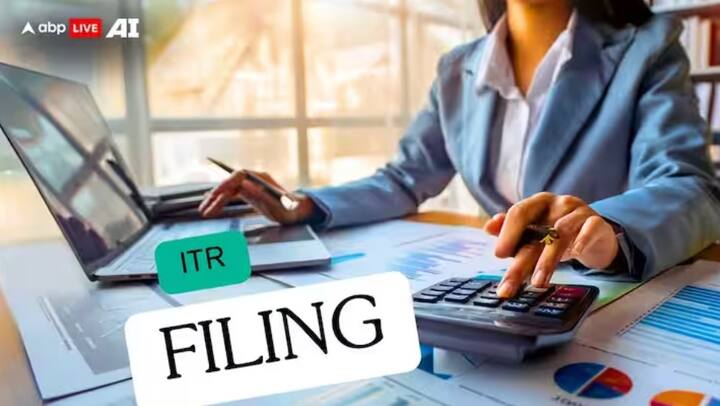 आयटीआर भरण्यासाठी तुमच्याकडे फॉर्म 26एएस हे कागदपत्रही गरजेचे आहे. या फॉर्मला तुम्ही प्राप्तिकर विभागाच्या ई-फायलिंग पोर्टवरून डाऊनलोड करू शकता.