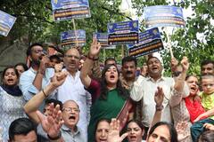 Delhi BJP Protest: 'बिजली सरचार्ज के नाम पर दिल्ली की...', AAP सरकार पर वीरेंद्र सचदेवा का आरोप