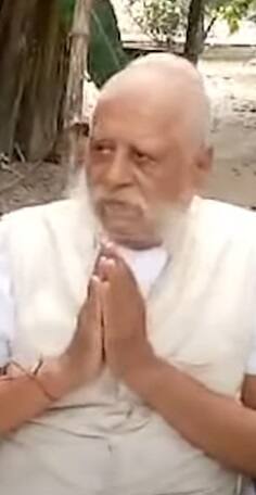 राजा भैया के भदरी किला के बाहर फिलहाल पुलिस का कड़ा पहरा है और गेट पर नोटिस भी लगाया गया है. नजरबंद किए जाने के बाद उदय प्रताप सिंह ने एक्स पोस्ट के जरिए कहा कि जो मुस्लिमों का विरोध करे, उसे अरेस्ट करो जैसे हमें किया.