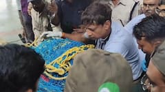 एमपी: सीहोर कलेक्टर स्पेशल ट्रेन से दो घायल शावकों को ले गये भोपाल, वन विहार में डॉक्टर कर रहे इलाज