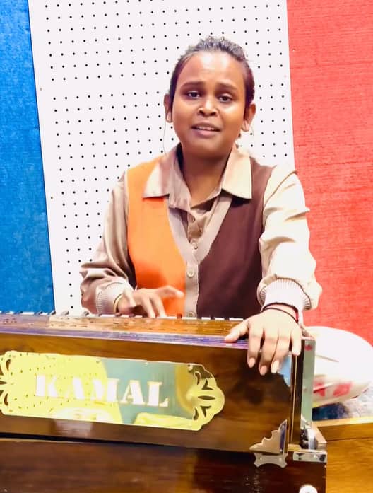 छोटी ही उम्र में शिल्पी राज का गाना भुकुर भुकुर रिलीज हुआ था, जो कि बहुत पॉपुलर हुआ था. इस गाने को शिल्पी ने साल 2017 में गाया था.