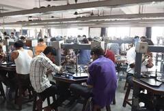 સુરતમાં રત્ન કલાકારોમાં આત્મહત્યાના બનાવને રોકવા હેલ્પલાઈન નંબર જાહેર