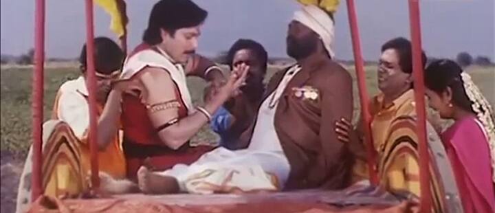ஹீரோ நாட்டுப்புற கலைஞராக இருக்கிறார், ஹீரோயின் பாரத நாட்டிய கலைஞராக இருக்கிறார்.இருவருக்கும் காதல் ஏற்படுகிறது. இவர்கள் இருவரின் அப்பாக்களுக்கு நடுவில் எந்த கலை பெரியது என மோதல் வருகிறது. அந்த மோதலில் யார் வெற்றி பெறுகிறார்? ஹீரோ, ஹீரோயின் சேர்ந்தார்களா? என்பதே படத்தின் கதை.