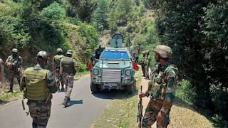 JK Terrorist: பயங்கரவாத தாக்குதலில் 5 பாதுகாப்பு வீரர்கள் பலி: ஹெலிகாப்டர் மூலம் களமிறங்கும் ராணுவம்! நடந்தது என்ன?