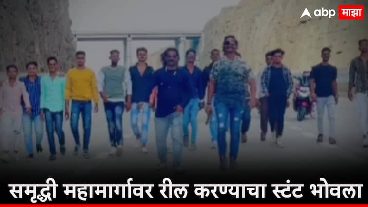 Chhatrapati Sambhajinagar Crime News 10 to 15 youth shoot Reel on Samruddhi Highway with Pistols 5 arrested समृद्धी महामार्गावर हातात पिस्तूल घेत 10-12 तरुणांना रील बनवण्याचा प्रताप भोवला, 5 जणांना अटक