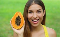 Skin Care Tips: त्वचा के लिए फायदेमंद है पपीते का छिलका, ऐसे करें इसका इस्तेमाल