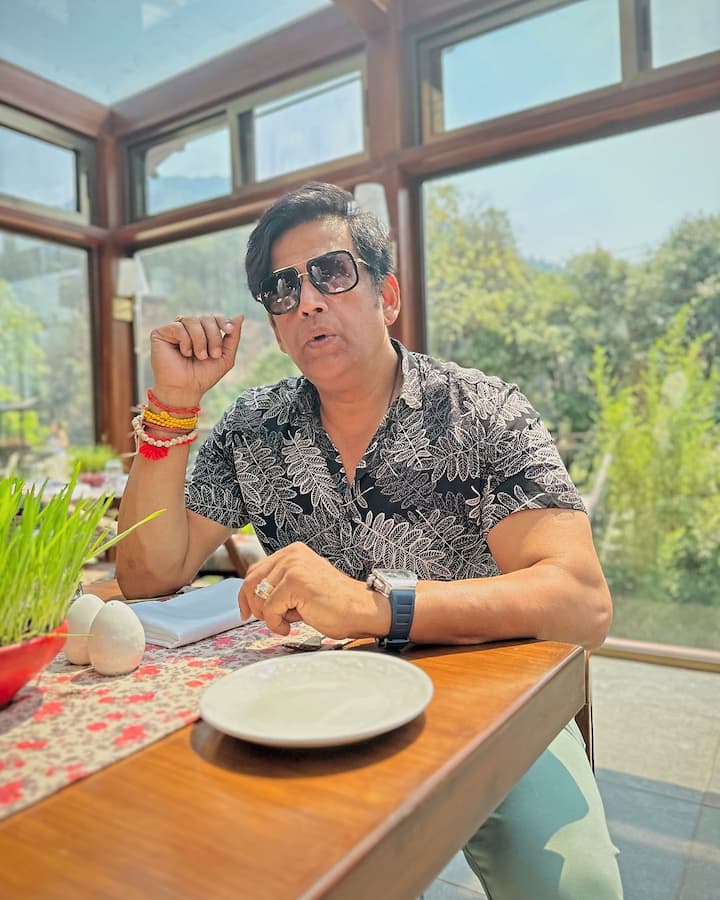 रवि किशन का नाम उन स्टार्स की लिस्ट में शामिल है. जो सिर्फ हिंदी या भोजपुरी ही नहीं बल्कि मराठी, पंजाबी समेत कई फिल्मों में काम कर चुके हैं..