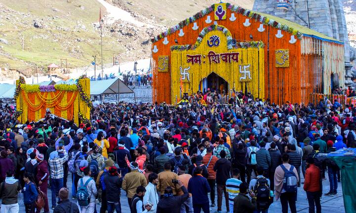 सीएम धामी बोले कि प्रतीकात्मक मंदिर बनते रहे हैं पर मूल ज्योतिर्लिंग उत्तराखंड में है. केदार धाम केवल एक ही है, जो उत्तराखंड देवभूमि में है.