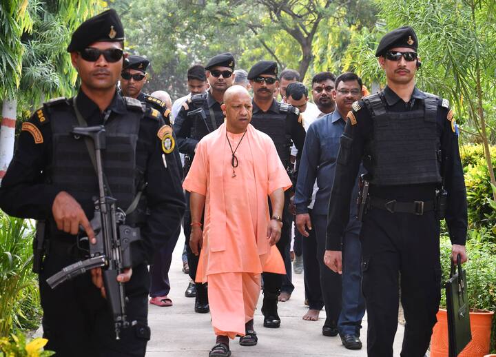 यूपी की हार पर सूबे के दो बड़े नेताओं के दो तरह के बयान सामने हैं. दोनों का माइक्रो विश्लेषण करेंगे तो आप यह पाएंगे कि दोनों एक दूसरे के पूरक नहीं बल्कि विपरीत दिशा में जाते हुए नजर आ रहे हैं.