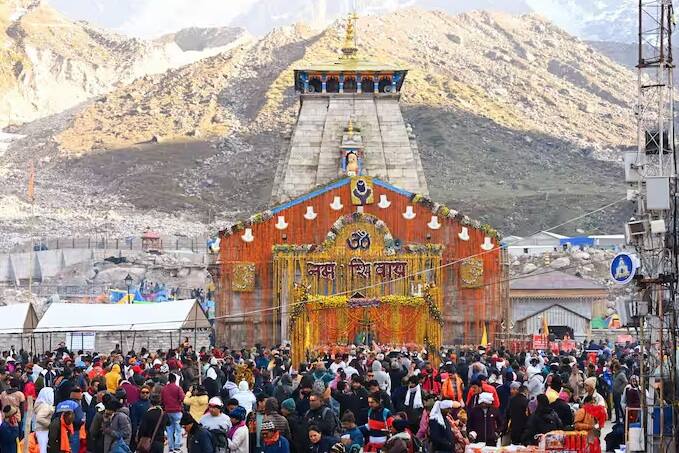 સ્વામી અવિમુક્તેશ્વરાનંદે મીડિયાને કહ્યું કે ત્યાં (દિલ્હીમાં) ફરીથી કૌભાંડ (કેદારનાથ મંદિર બનાવીને) થશે.