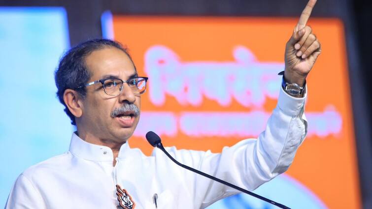 Uddhav Thackeray Shivsena prepares to contest 288 seats of Maharashtra Vidhansabha Election a meeting was held at Trident Hotel in Mumbai Maharashtra Politics Marathi News Uddhav Thackeray Shivsena : मोठी बातमी : उद्धव ठाकरेंकडून 288 जागा लढण्याची तयारी, मुंबईतील ट्रायडेंट हॉटेलमध्ये पार पडली बैठक