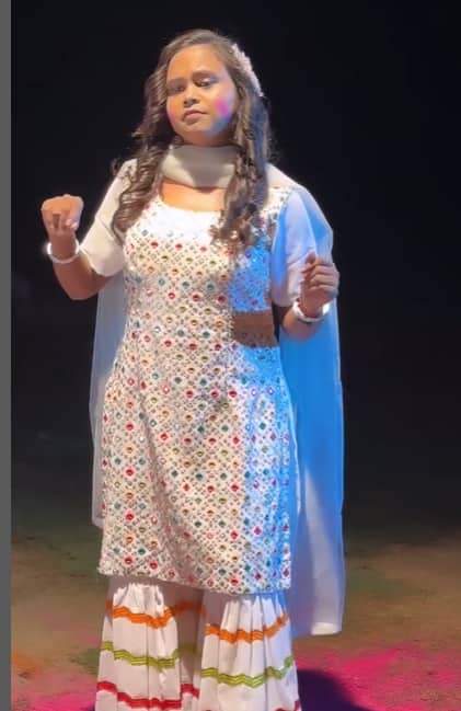 इसके बाद तो वह नहीं रुकीं और उन्होंने भोजपुरी सिनेमा में एक से बढ़कर एक गाने दिए हैं. अब तक करीब 150 से ज्यादा गाने गाने वाली शिल्पी राज के गानों के व्यूज मिलियन्स में होते हैं.