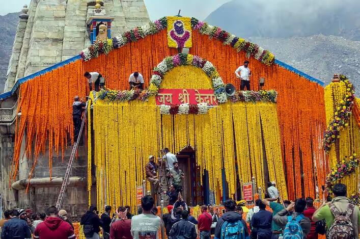 શંકરાચાર્યએ વધુમાં પૂછ્યું કે કેદારનાથ ધામમાં કૌભાંડ થયું ત્યારે શું તમે દિલ્હીમાં કેદારનાથનું નિર્માણ કરશો?