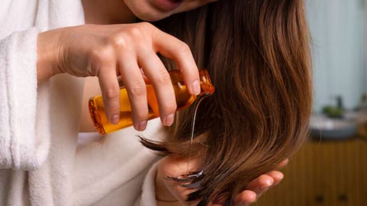 এর পাশাপাশি, খেতে পারেন আমলকি। আমলকির রসও চুলে লাগাতে পারেন। নারকেল তেলে কারিপাতা ফেলে গরম করে নিয়ে লাগাতে পারেন। ফোচানো চা বা কালো কফি ঠান্ডা করেও লাগাতে পারেন চুলে। পেঁয়াজের রস, হেনা, নারকেল তেল ও রোজমেরি তেলের মিশ্রণ, অ্যালোভেরা জেলও লাগাতে পারেন।