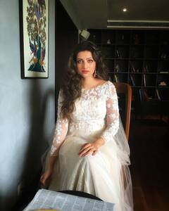 Hamsa Nandini : పేరుకి తగిన డ్రెస్ వేసుకుని వెలిగిపోతున్న హంసా నందిని..ఈ ఫొటోస్ అస్సలు మిస్సవొద్దు!