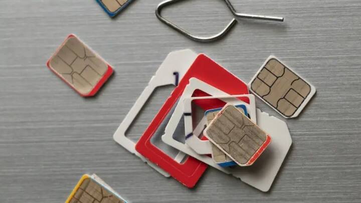 सिम कार्ड 18 साल से कोई भी खरीद सकता है. लेकिन इसके लिए वैध डाक्यूमेंट भी जमा करना जरूरी होता है. बिना इसके सिम कार्ड नहीं खरीदा जा सकता है.