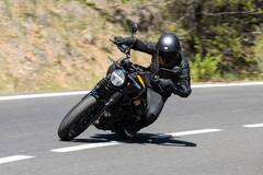 Royal Enfield Guerrilla 450: रॉयल एनफील्ड गुरिल्ला 450 की इन तस्वीरों को देख आप भी हो जाएंगे दीवाने, जानें क्या है खास