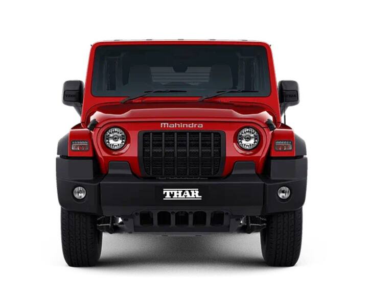 महिंद्रा 5-डोर आर्मडा पिछले मॉडल 3-डोर थार की तुलना में काफी अलग है. इस गाड़ी में दो नए दरवाजों को जोड़ने के साथ ही फीचर्स में भी बदलाव किए गए हैं.