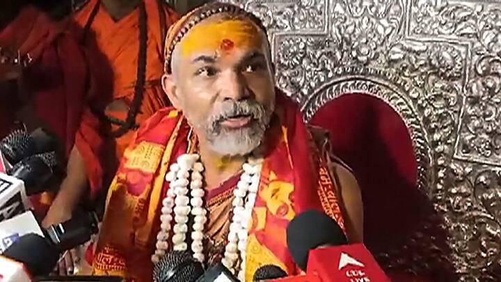 शंकराचार्य ने कहा कि हमारे पास कोई भी व्यक्ति आता है हम उसका स्वागत करते हैं. कोई यदि हमारे पास आता है तो उसको आशीर्वाद देना हमारा दायित्व है. मोदी को लेकर उन्होंने कहा कि वह हमारे देश के प्रधानमंत्री हैं और उनसे हमारी कोई आपसी रंजिश नहीं है. उन्होंने कहा कि नरेंद्र मोदी का सबसे बड़ा हितैषी हमारे अलावा कोई नहीं है.