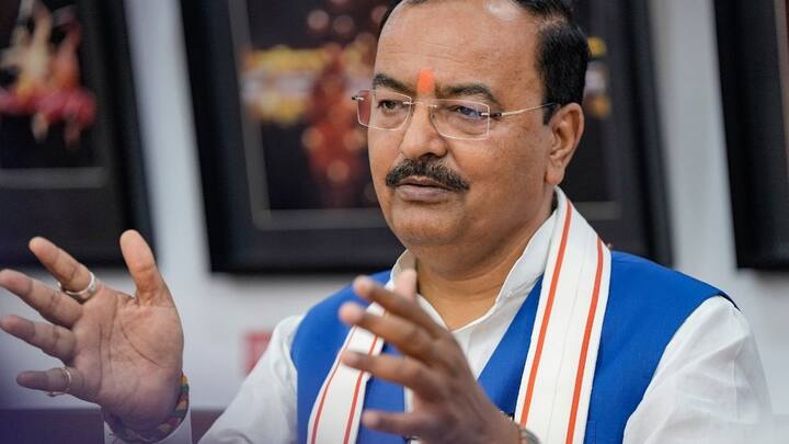 Keshav Maurya Meet JP Nadda: उत्तर प्रदेश में लोकसभा चुनाव 2024 के नतीजे के बाद भाजपा में उथल-पुथल मची हुई है और अब उपचुनावों को लेकर पूरी तैयारी में पार्टी जुड़ गई है.