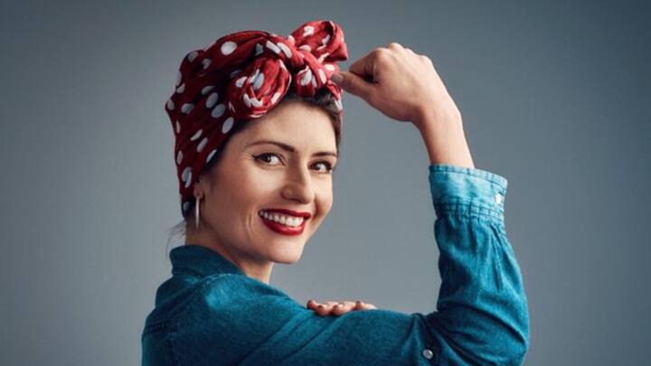 আজকের দিনে দূষণ, অতিরিক্ত তাপমাত্রা চুলের ক্ষতি করে। বিশেষ করে সূর্যের অতিবেগুনি রশ্মি চুলের দফারফা করে দেয়। সেই থেকে চুলকে রক্ষা করতে উপযুক্ত পদক্ষেপ করুন। চাইলে চিকিৎসকের সঙ্গে পরামর্শ করে সাপ্লিমেন্টও নিতে পারেন।