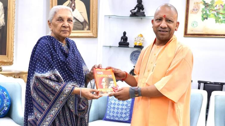 Yogi Adityanath UP CM Meets Anandiben Patel Governor of Uttar Pradesh Keshav Prasad Maurya politics यूपी की सियासी हलचल के बीच राज्यपाल से मिले CM योगी आदित्यनाथ, क्या हुई बात?